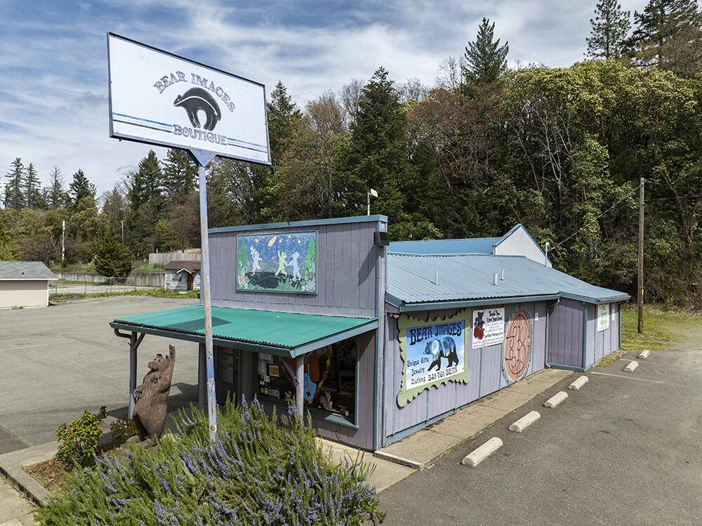 123 Redwood HWY, Cave Junction, OR 97523
