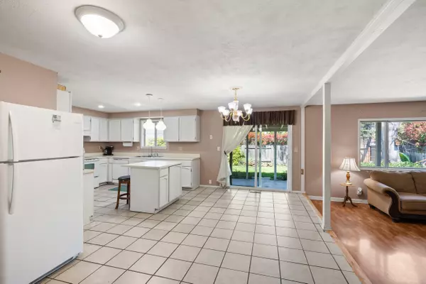 Central Point, OR 97502,633 Libby ST