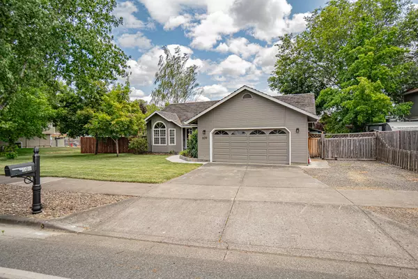 609 Crystal DR, Eagle Point, OR 97524