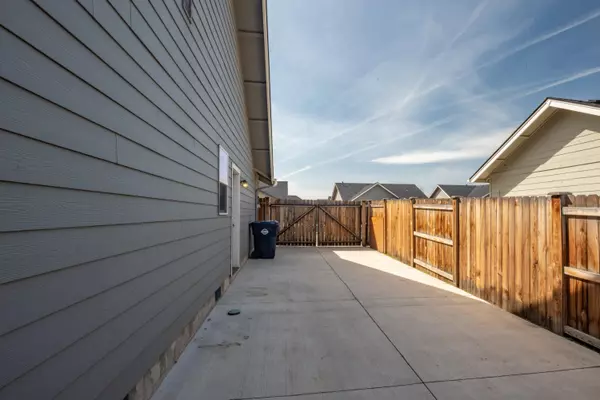 Redmond, OR 97756,451 Oak AVE