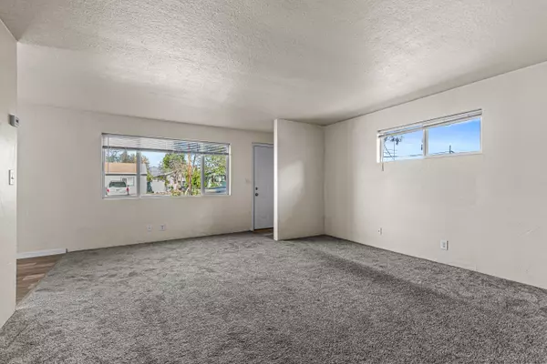 Medford, OR 97501,22 Elm ST