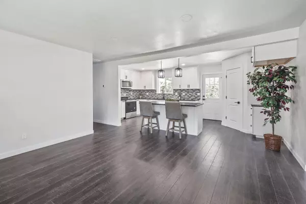 Grants Pass, OR 97527,208 Macnew LN