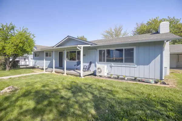 Grants Pass, OR 97527,208 Macnew LN