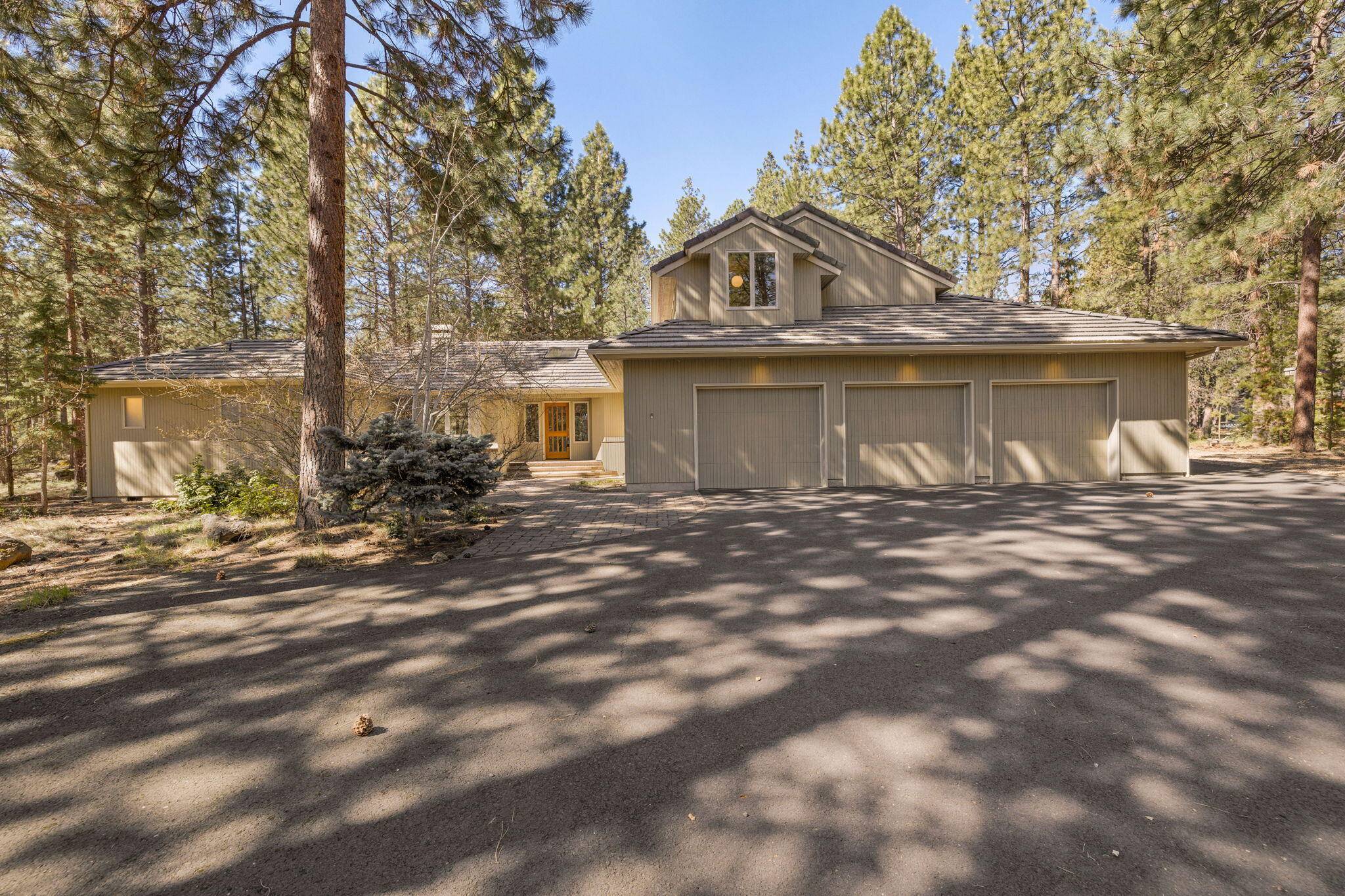 60060 River Bluff TRL, Bend, OR 97702
