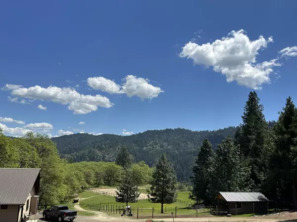 Ashland, OR 97520,5631 Old Highway 99 S