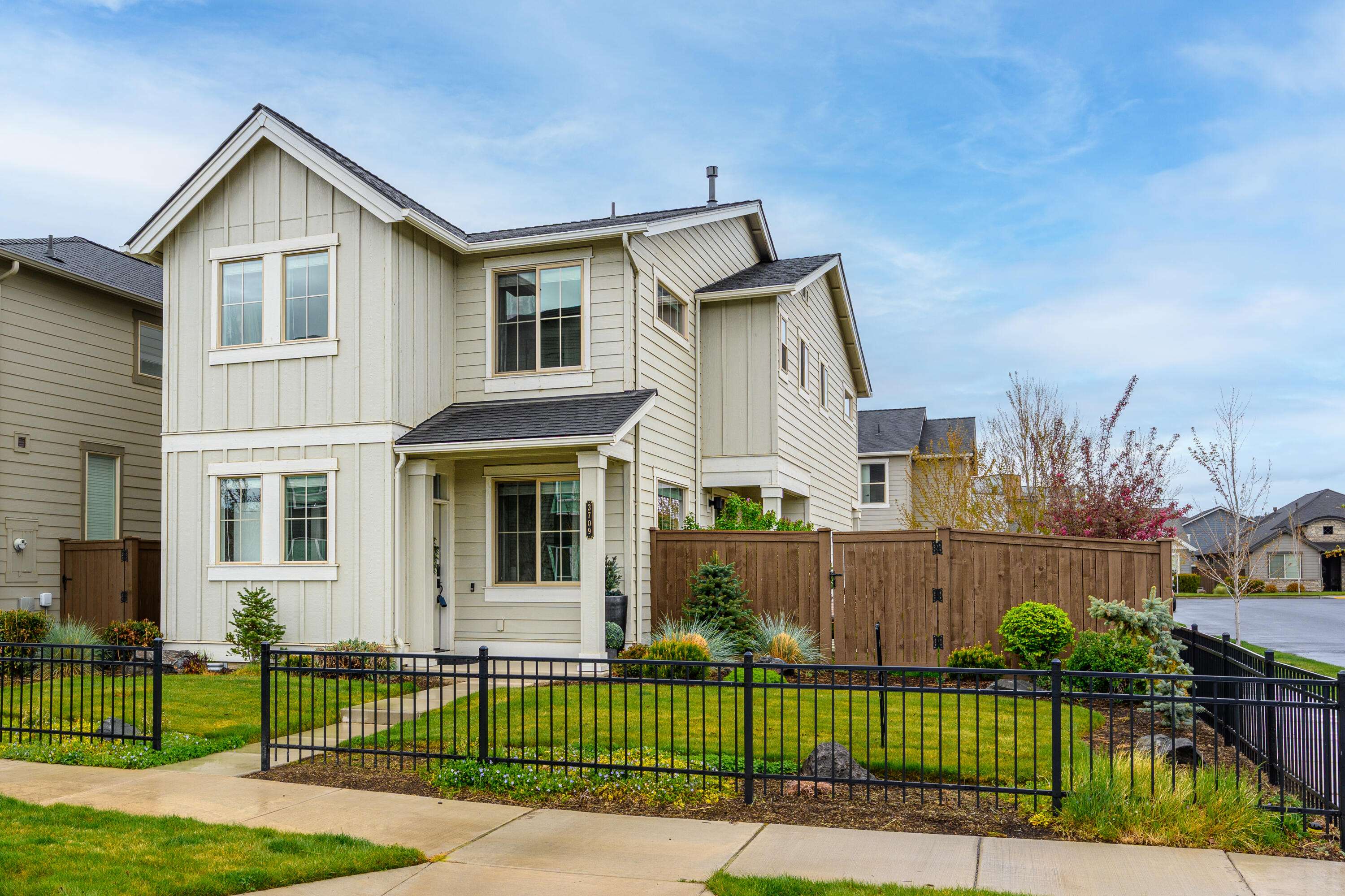 3709 Coyote PL, Redmond, OR 97756