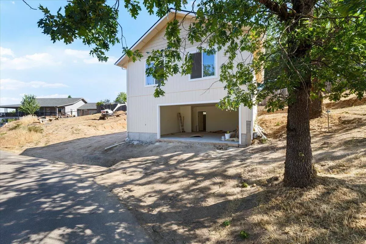 Grants Pass, OR 97527,416 SE Grandview AVE #B