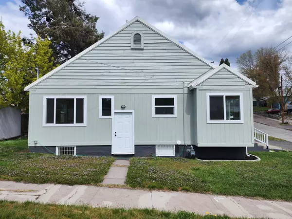 Klamath Falls, OR 97601,1302 Lookout AVE