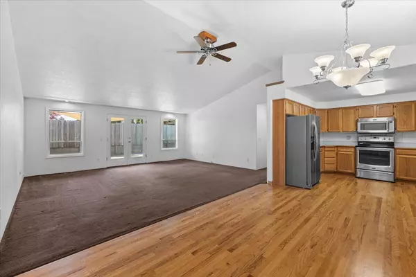 Grants Pass, OR 97526,905 Regent DR