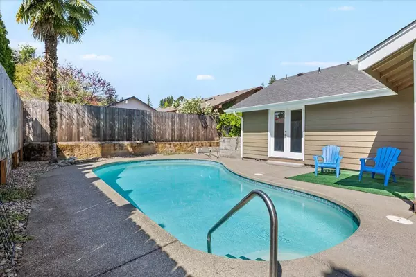 Grants Pass, OR 97526,905 Regent DR