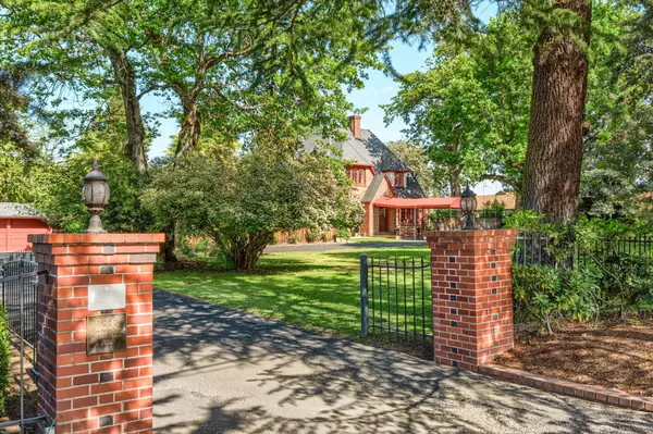 Medford, OR 97501,2336 Table Rock RD