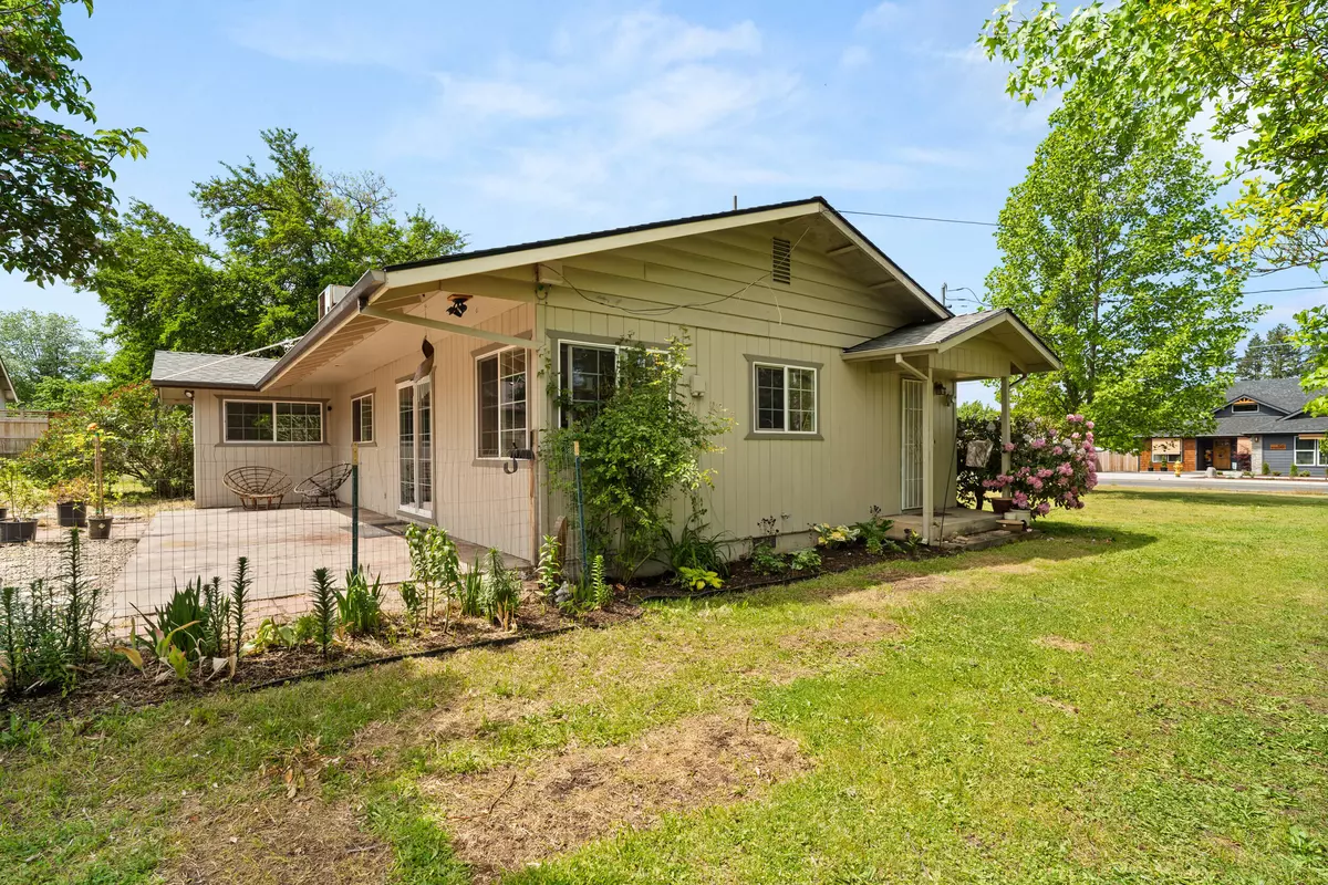 Grants Pass, OR 97527,1960 Cloverlawn DR