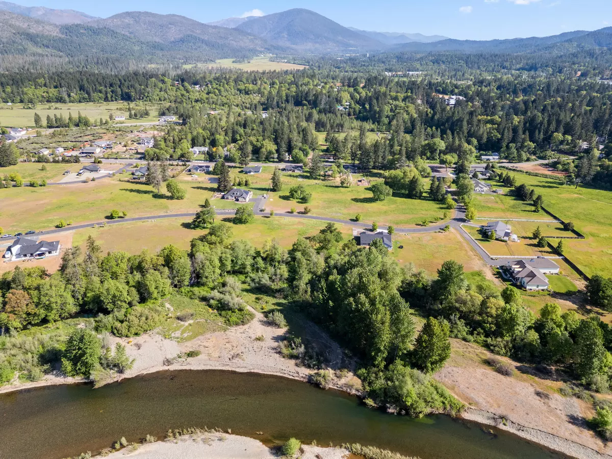 Cave Junction, OR 97523,557 Forks CIR