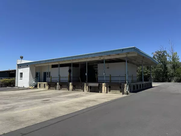 Grants Pass, OR 97526,1686 N ST