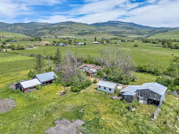 560 Valley View RD, Ashland, OR 97520