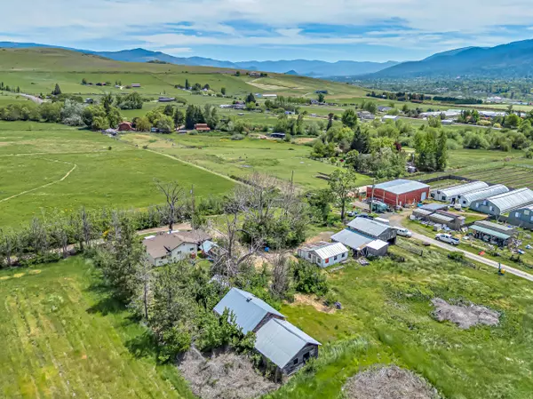 Ashland, OR 97520,560 Valley View RD