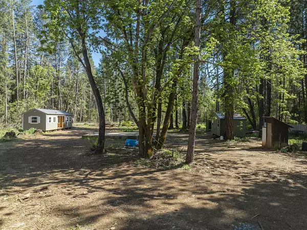Cave Junction, OR 97523,382 Garner RD