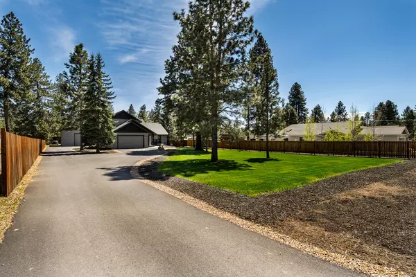 Bend, OR 97702,19533 River Woods DR