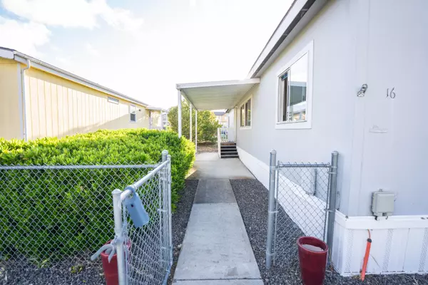 White City, OR 97503,3501 Avenue C #SPC 16