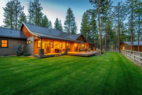 69255 Crooked Horseshoe RD, Sisters, OR 97759