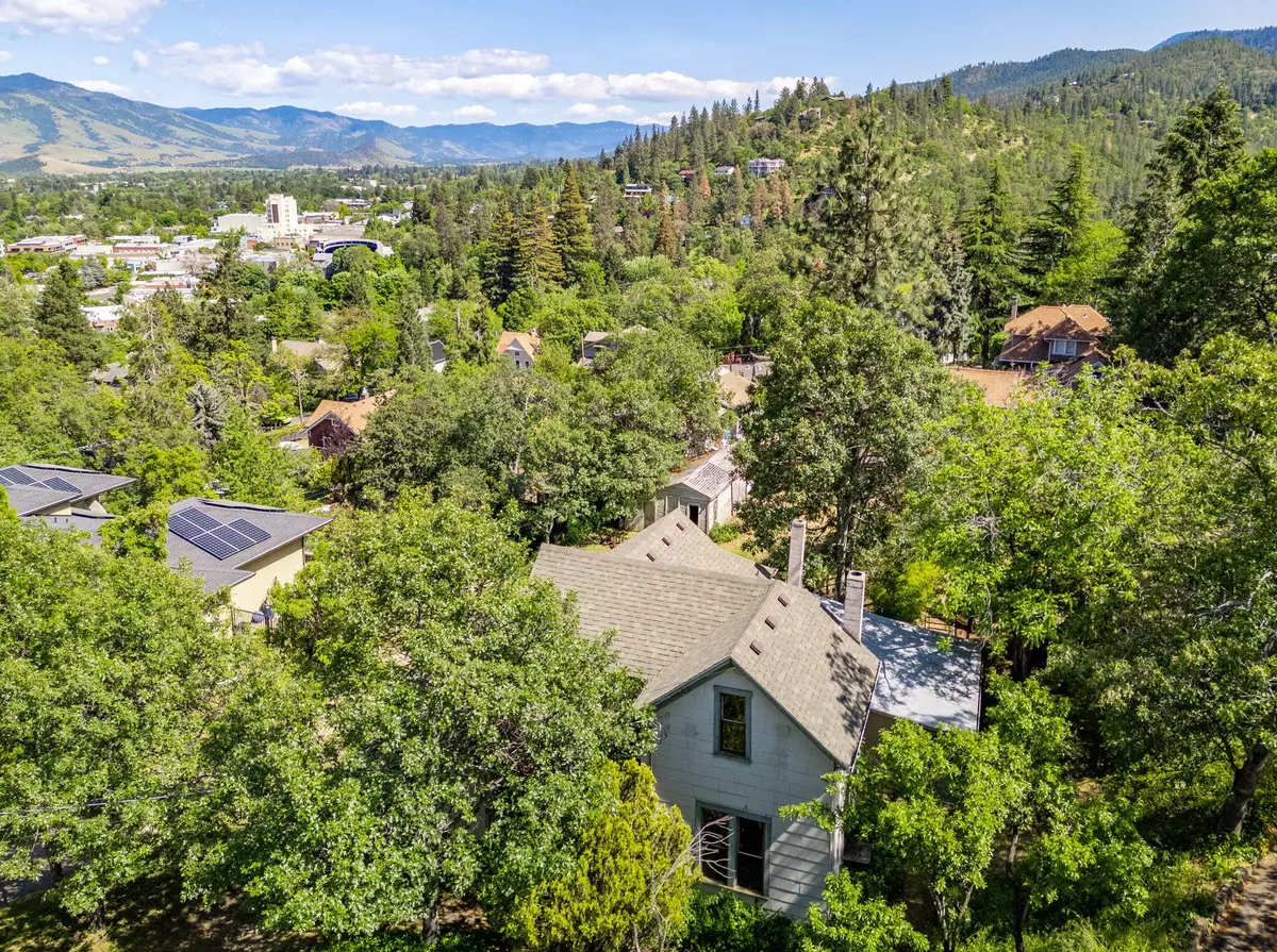 Ashland, OR 97520,166 Nob Hill ST