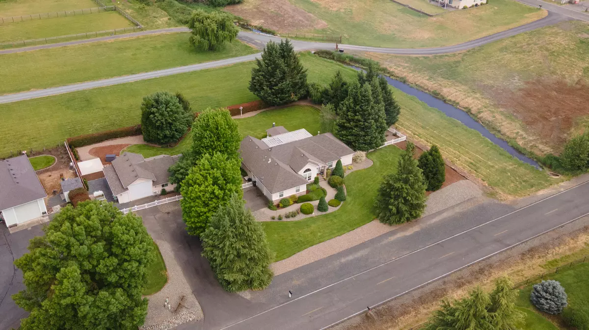 Grants Pass, OR 97527,975 Felicia LN