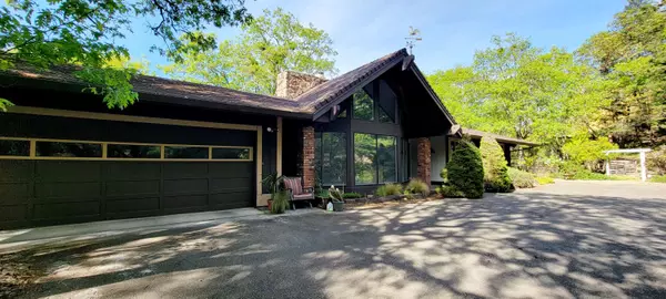 521 Harper LOOP, Grants Pass, OR 97527