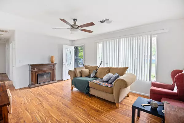 Grants Pass, OR 97526,1005 Grant ST