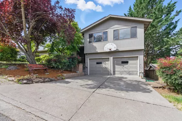 516 Amerman DR, Phoenix, OR 97535
