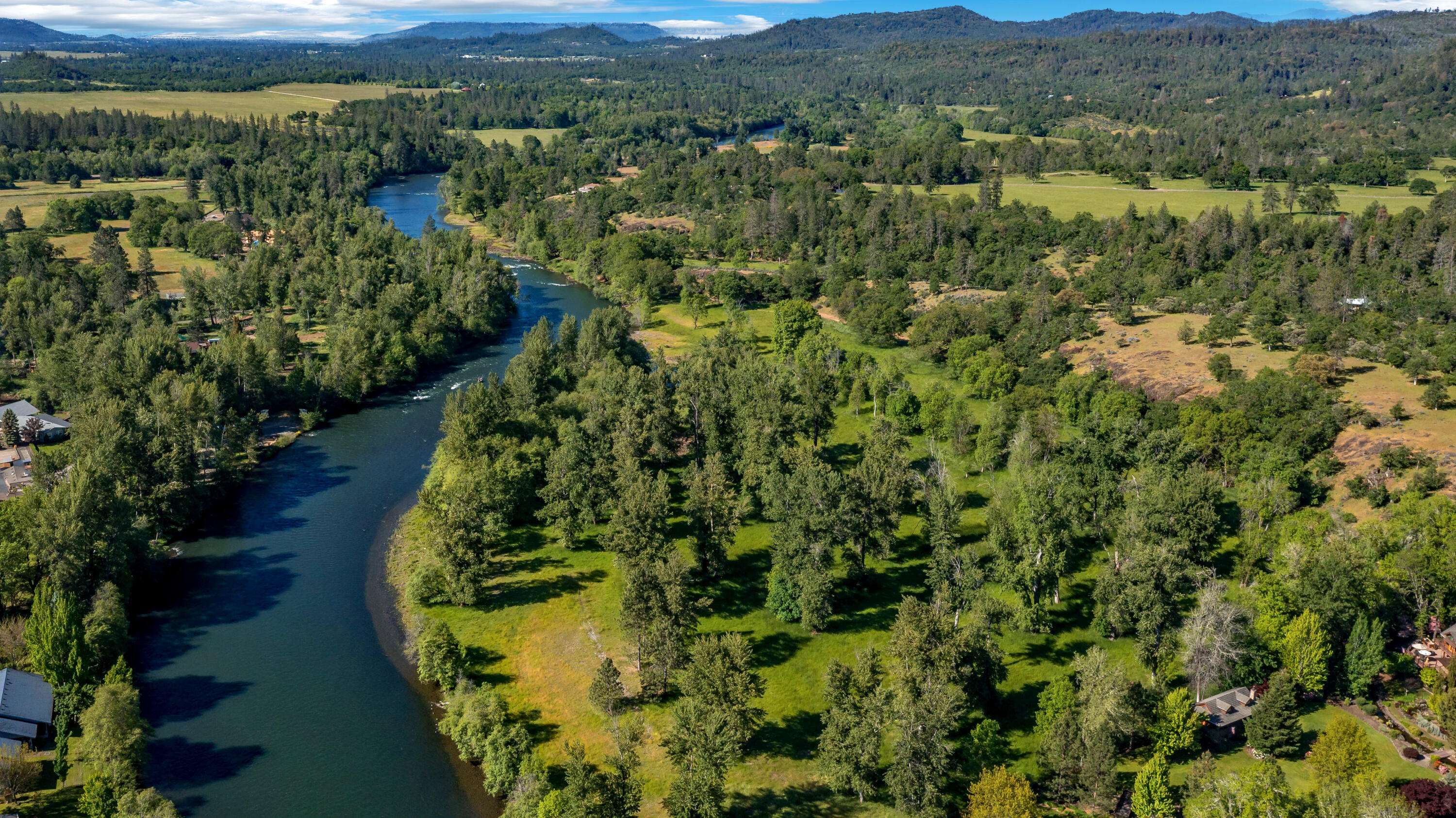5512 Rogue River DR, Eagle Point, OR 97524
