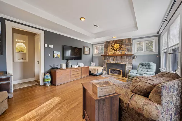 Klamath Falls, OR 97601,1027 Lakeshore DR