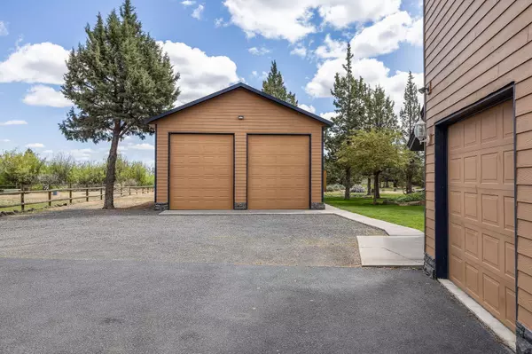 Bend, OR 97701,63232 Peterman LN