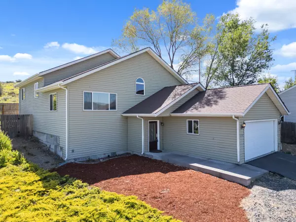 Klamath Falls, OR 97601,2330 James Martin CT