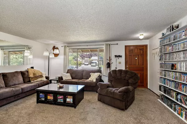 Rogue River, OR 97537,402 Placer ST