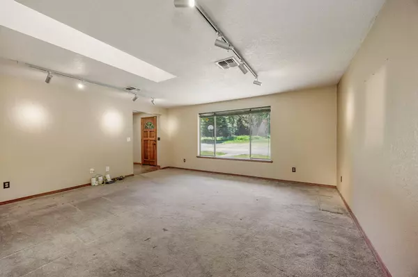 Grants Pass, OR 97527,446 Marcy Loop RD