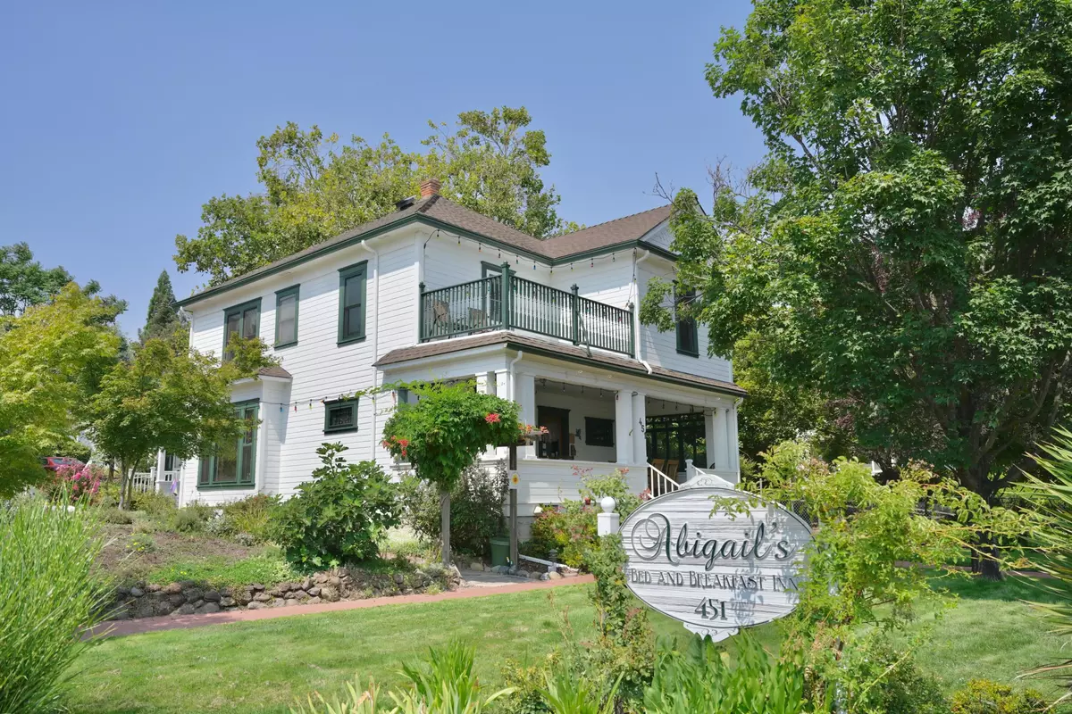 Ashland, OR 97520,451 Main ST