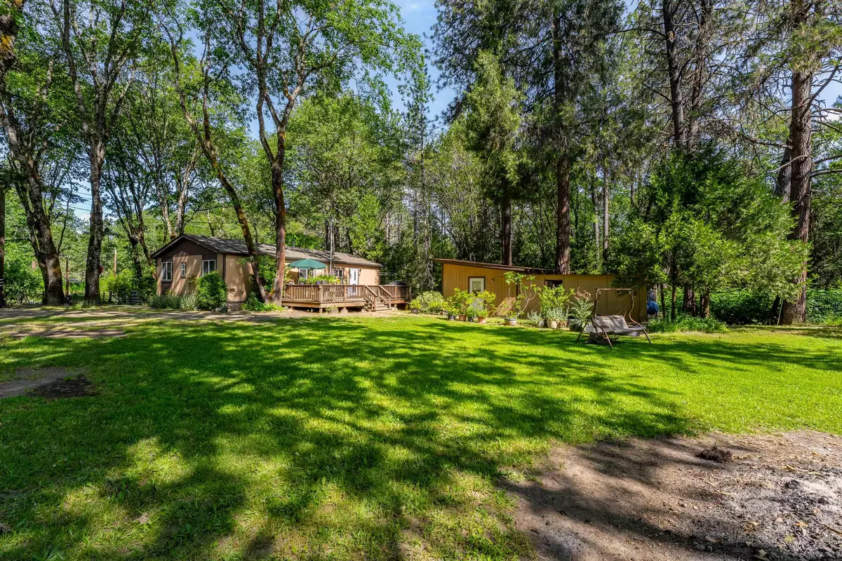 Grants Pass, OR 97526,749 Plumtree LN