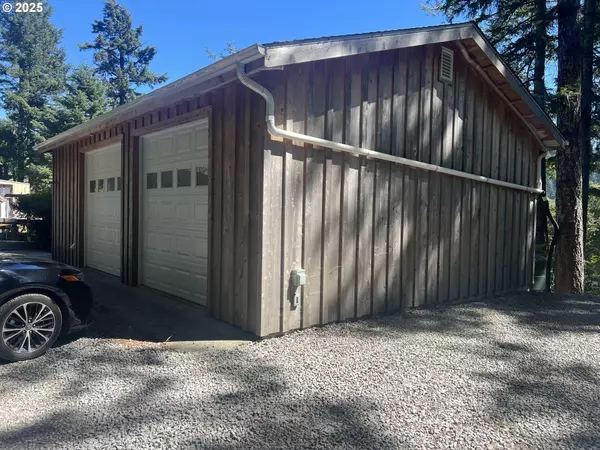 Brookings, OR 97415,17301 Canyon DR