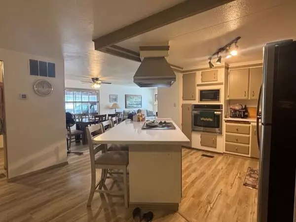 Klamath Falls, OR 97603,7305 Flag CT