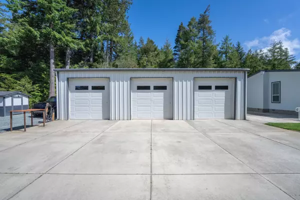 Bandon, OR 97411,87477 Jean DR