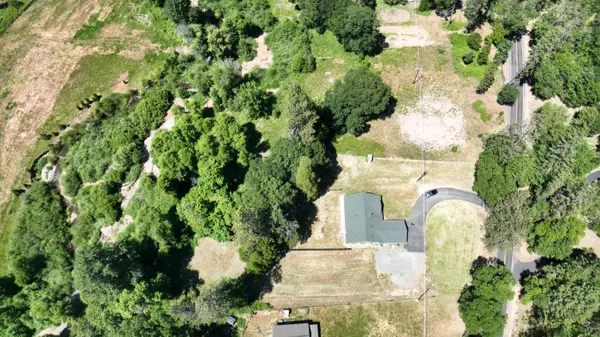 1730 Hugo RD, Merlin, OR 97532