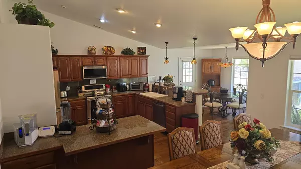 Grants Pass, OR 97526,800 Palomino DR