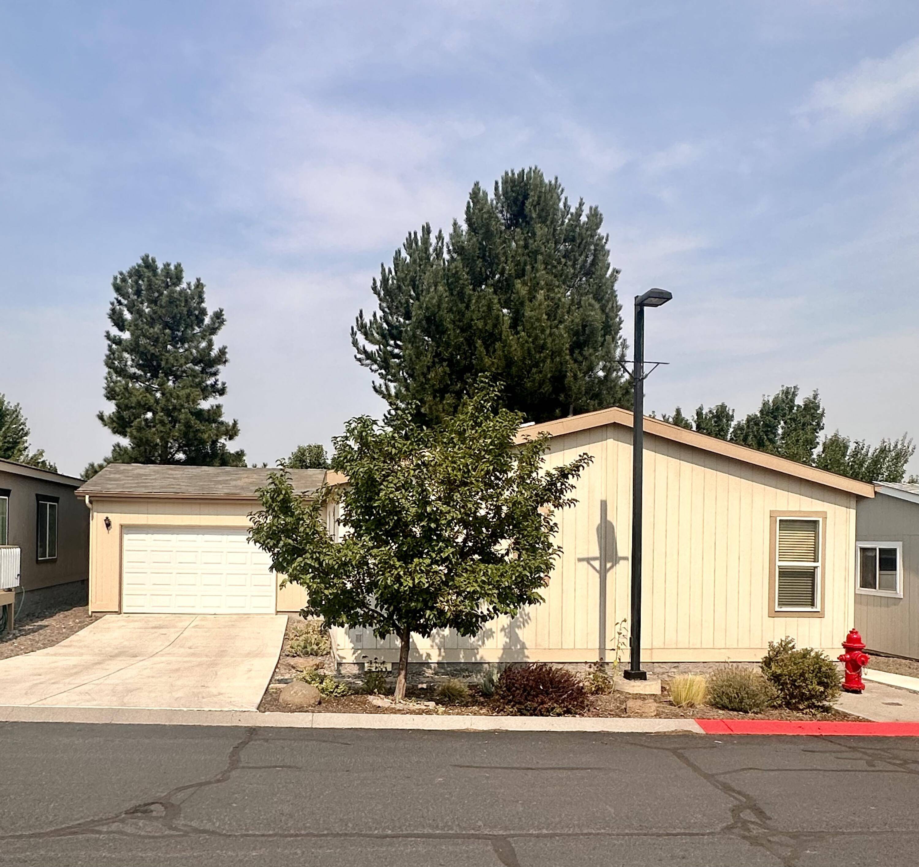 2395 Yarrow Creek DR, Redmond, OR 97756