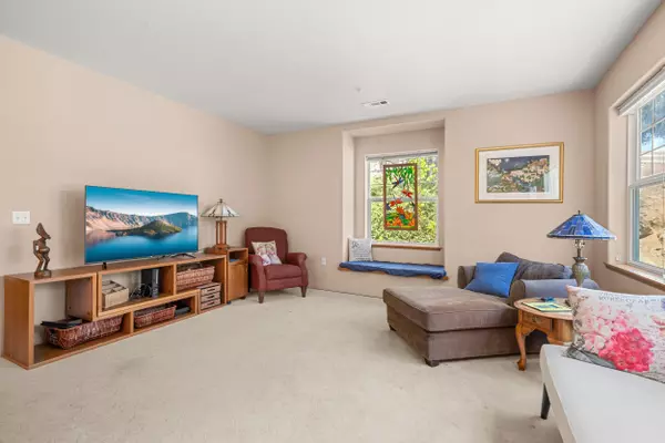 Ashland, OR 97520,913 Mountain Meadows CIR