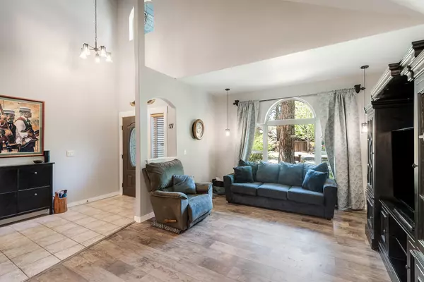 Bend, OR 97702,19773 Astro PL