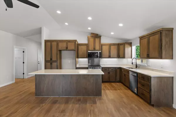 Medford, OR 97501,1865 Gabriel WAY