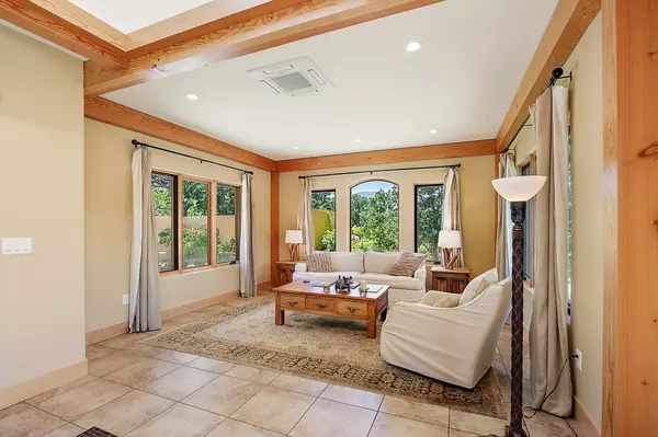 Ashland, OR 97520,987 Dead Indian Memorial RD