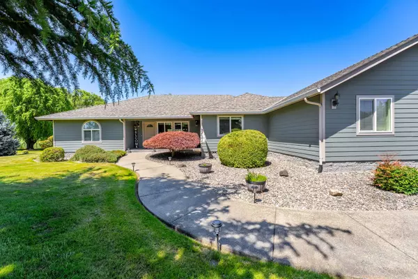 Grants Pass, OR 97527,974 Felicia LN