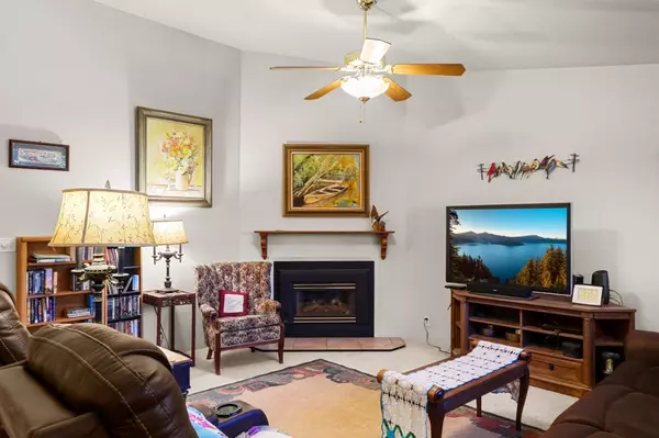 Grants Pass, OR 97527,1723 Brookhurst WAY