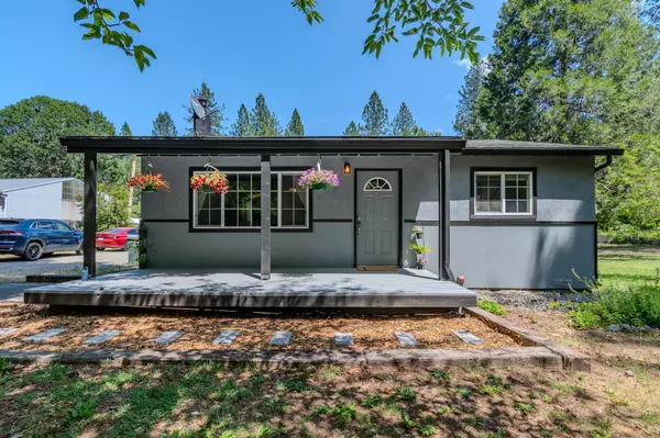 8852 Evans Creek RD, Rogue River, OR 97537